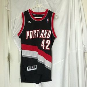 Adidas men’s S Portland trailblazer Lopez Jersey